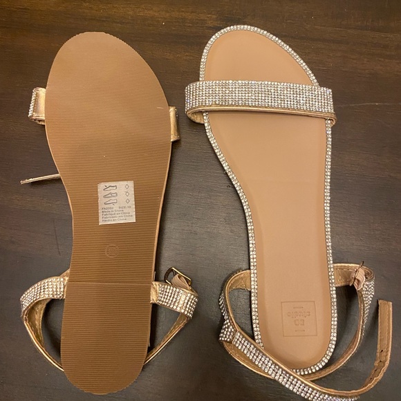 Elegant Gold Rhinestone Sandals - Picture 4 of 5